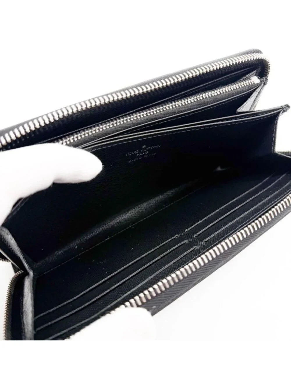 Louis Vuitton Zippy Wallet Epi Black Round